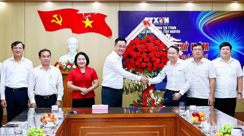 Đà Nẵng tăng cường hợp tác với TTXVN và các cơ quan báo chí chủ lực - Ảnh 1. Đà Nẵng tăng cường hợp tác với TTXVN và các cơ quan báo chí chủ lực - Ảnh 1.
