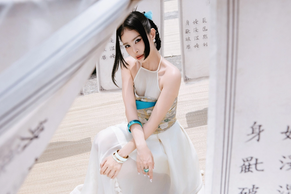Ca nương Kiều Anh đầu tư lớn cho MV “Lá ngọc cành vàng" - Ảnh 2. Ca nương Kiều Anh đầu tư lớn cho MV “Lá ngọc cành vàng" - Ảnh 2.