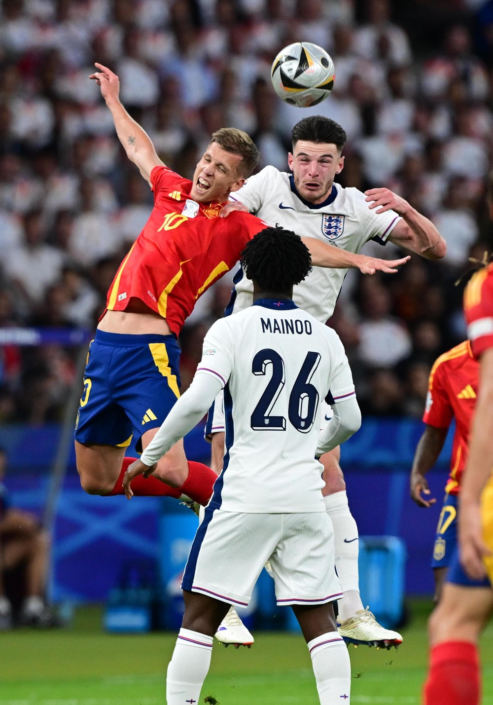 Ai đá cặp với Declan Rice ở hàng tiền vệ? - Ảnh 1.