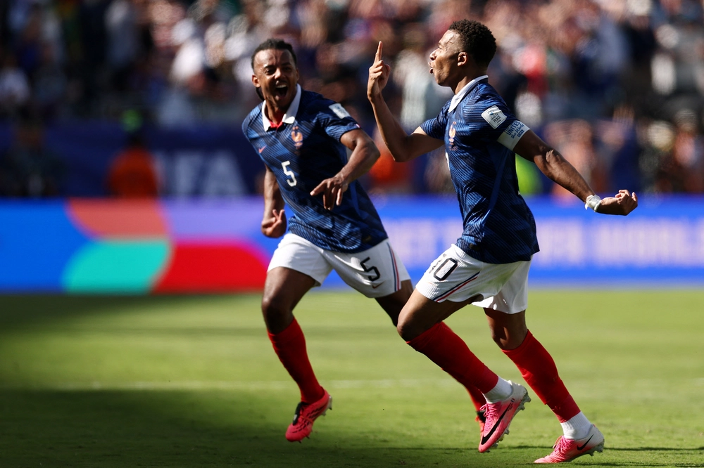 Mbappe tỏa sáng trong hiệp 2 với cú đúp giúp Pháp hạ Senegal 3-1. Ảnh: AFP Mbappe tỏa sáng trong hiệp 2 với cú đúp giúp Pháp hạ Senegal 3-1. Ảnh: AFP
