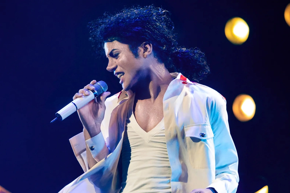 "Michael" lập kỷ lục phòng vé: Vì sao phim tiểu sử về Vua nhạc pop gây bão toàn cầu? - Ảnh 8. "Michael" lập kỷ lục phòng vé: Vì sao phim tiểu sử về Vua nhạc pop gây bão toàn cầu? - Ảnh 8.