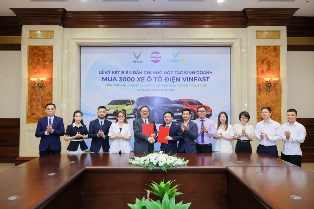 Taxi Quê Lụa tăng tốc chuyển đổi xanh, mua thêm 2.000 ô tô điện VinFast thông qua Green SM - Ảnh 2.