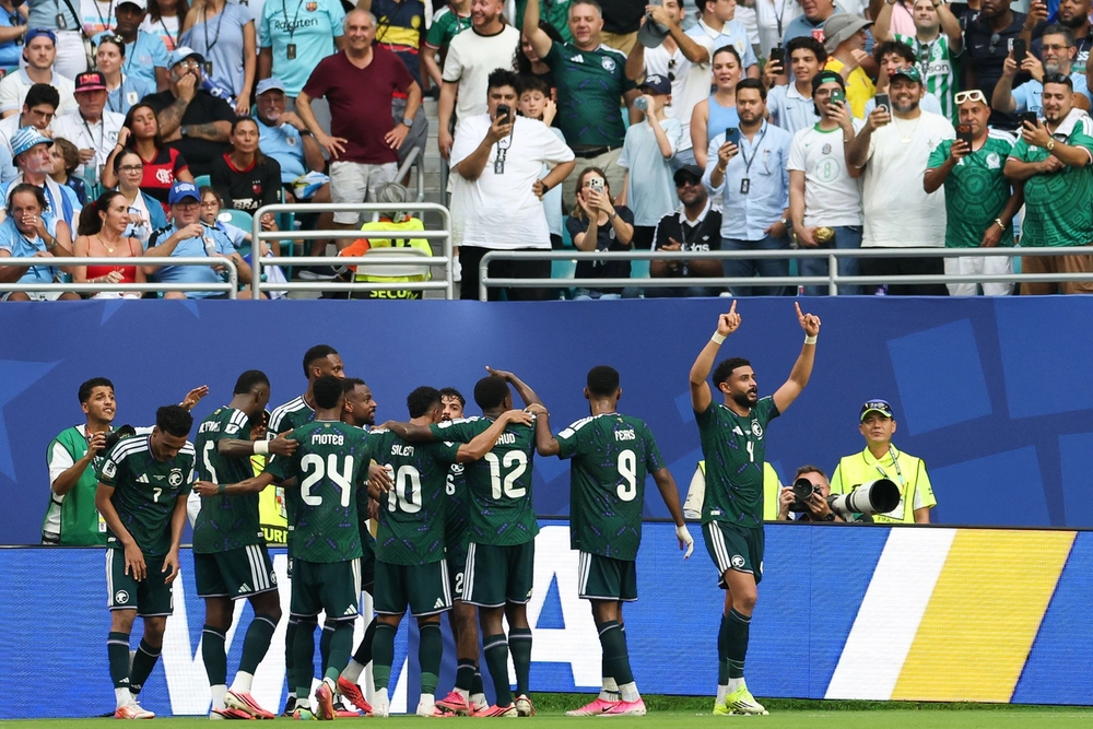 Tranh cãi World Cup 2026: Saudi Arabia có lén tổ chức 'timeout chiến thuật' ? - Ảnh 1. Tranh cãi World Cup 2026: Saudi Arabia có lén tổ chức 'timeout chiến thuật' ? - Ảnh 1.