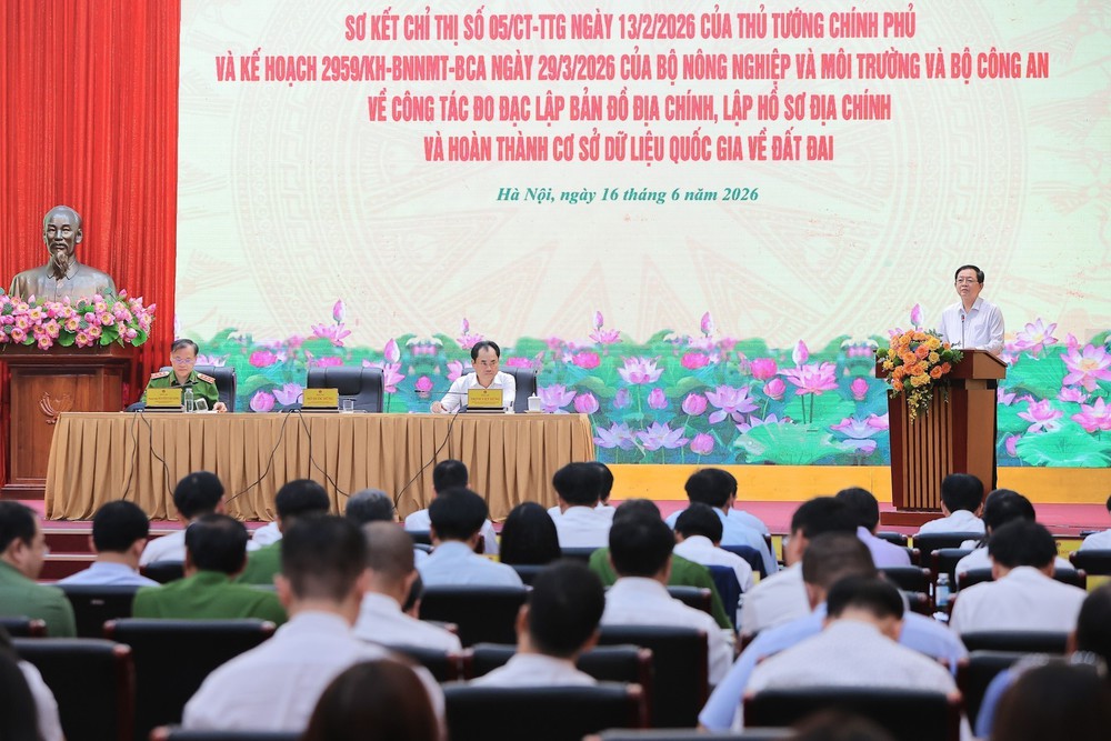 Phó Thủ tướng Hồ Quốc Dũng: Phấn đấu hoàn thành cơ sở dữ liệu quốc gia về đất đai trong năm 2026 - Ảnh 2. Phó Thủ tướng Hồ Quốc Dũng: Phấn đấu hoàn thành cơ sở dữ liệu quốc gia về đất đai trong năm 2026 - Ảnh 2.