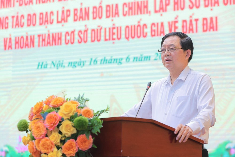 Phó Thủ tướng Hồ Quốc Dũng: Phấn đấu hoàn thành cơ sở dữ liệu quốc gia về đất đai trong năm 2026 - Ảnh 1. Phó Thủ tướng Hồ Quốc Dũng: Phấn đấu hoàn thành cơ sở dữ liệu quốc gia về đất đai trong năm 2026 - Ảnh 1.