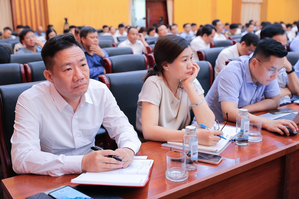 Phó Thủ tướng Hồ Quốc Dũng: Phấn đấu hoàn thành cơ sở dữ liệu quốc gia về đất đai trong năm 2026 - Ảnh 3. Phó Thủ tướng Hồ Quốc Dũng: Phấn đấu hoàn thành cơ sở dữ liệu quốc gia về đất đai trong năm 2026 - Ảnh 3.