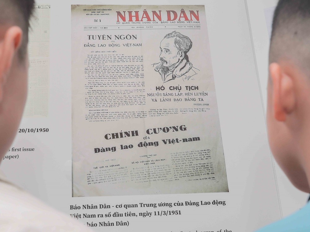 Trưng bày chuyên đề "Bút thép, lòng son" - Ảnh 1. Trưng bày chuyên đề "Bút thép, lòng son" - Ảnh 1.