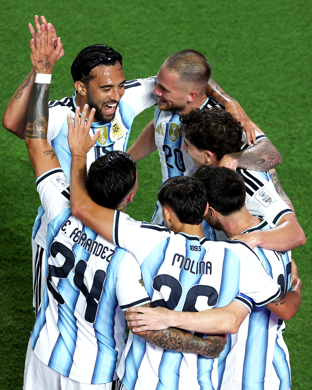 Argentina 3-0 Algeria: Khi các giáo sư đá bóng - Ảnh 2. Argentina 3-0 Algeria: Khi các giáo sư đá bóng - Ảnh 2.