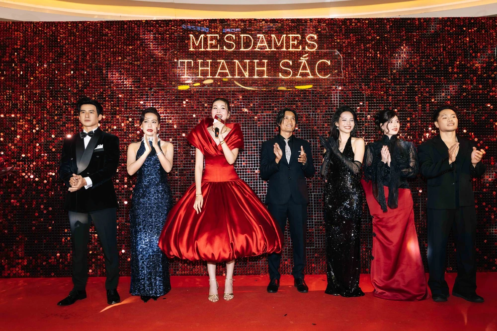 Hồ Ngọc Hà, nhạc trưởng Trần Nhật Minh chúc mừng Thanh Hằng ra mắt phim - Ảnh 1.