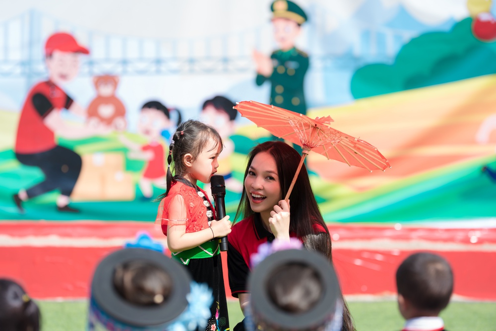 Hiền Thục mang niềm vui đến trẻ em Tây Bắc trong hành trình “Giao nắng, chuyển yêu thương” - Ảnh 3.