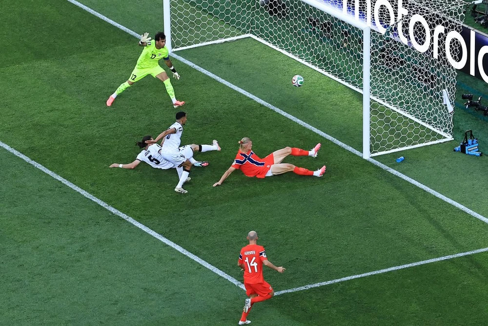 Haaland lập cú đúp, Na Uy đại thắng Iraq trong ngày ra quân World Cup 2026 - Ảnh 1. Haaland lập cú đúp, Na Uy đại thắng Iraq trong ngày ra quân World Cup 2026 - Ảnh 1.