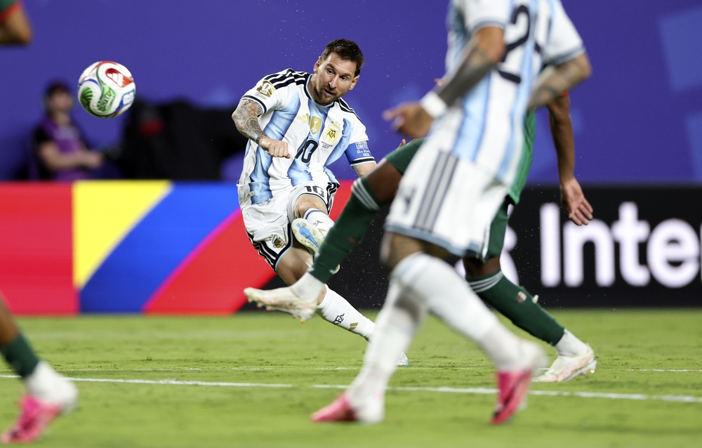HLV Cristiano và Đoàn Văn Hậu hết lời khen ngợi Messi - Ảnh 1. HLV Cristiano và Đoàn Văn Hậu hết lời khen ngợi Messi - Ảnh 1.