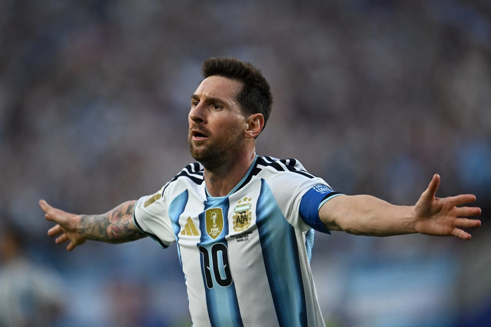 World Cup 2026: Messi kỷ niệm trận thứ 200 bằng siêu phẩm, Argentina vượt lên trước Algeria - Ảnh 2. World Cup 2026: Messi kỷ niệm trận thứ 200 bằng siêu phẩm, Argentina vượt lên trước Algeria - Ảnh 2.