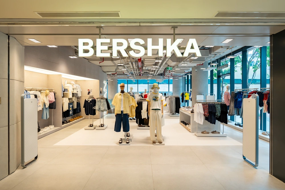 BERSHKA cập bến Việt Nam với cửa hàng đầu tiên tại Hanoi Centre - Ảnh 1. BERSHKA cập bến Việt Nam với cửa hàng đầu tiên tại Hanoi Centre - Ảnh 1.