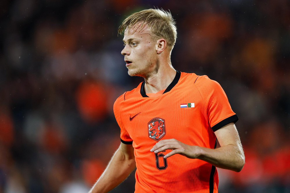 Tottenham đã đạt thỏa thuận chiêu mộ trung vệ người Hà Lan Jan Paul van Hecke từ Brighton với mức phí chuyển nhượng lên tới 52 triệu bảng. Ảnh: Twitter Fabrizio Romano Tottenham đã đạt thỏa thuận chiêu mộ trung vệ người Hà Lan Jan Paul van Hecke từ Brighton với mức phí chuyển nhượng lên tới 52 triệu bảng. Ảnh: Twitter Fabrizio Romano