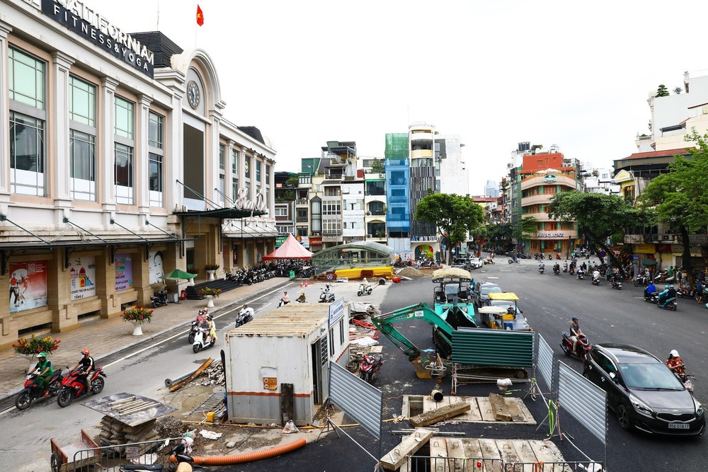 Hà Nội từng bước hóa giải "nỗi lo trời mưa" - Ảnh 2. Hà Nội từng bước hóa giải "nỗi lo trời mưa" - Ảnh 2.
