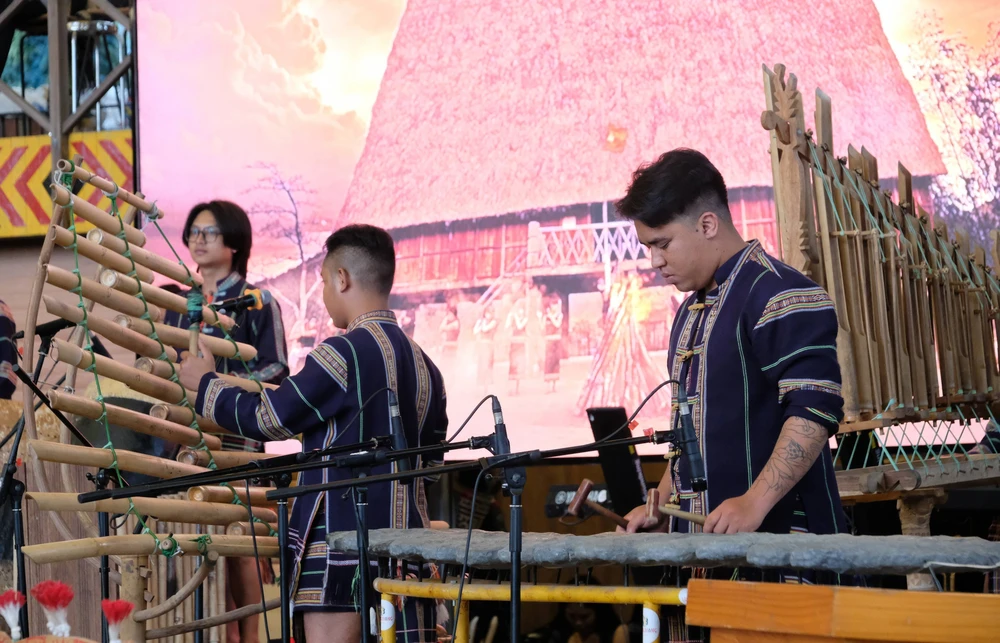 Quảng bá văn hóa người K'Ho dưới chân núi Lang Biang - Ảnh 1. Quảng bá văn hóa người K'Ho dưới chân núi Lang Biang - Ảnh 1.