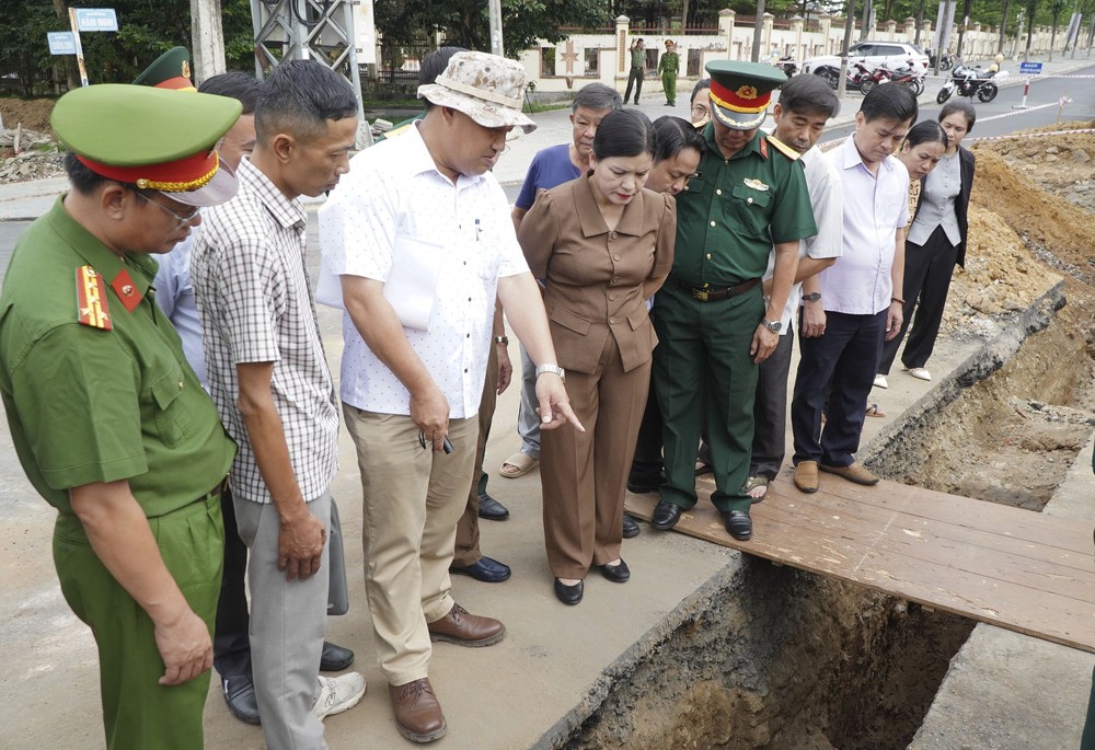 Cần bảo đảm chặt chẽ, khoa học trong thăm dò, tìm kiếm hài cốt liệt sĩ tại đường Trường Chinh - Ảnh 4. Cần bảo đảm chặt chẽ, khoa học trong thăm dò, tìm kiếm hài cốt liệt sĩ tại đường Trường Chinh - Ảnh 4.