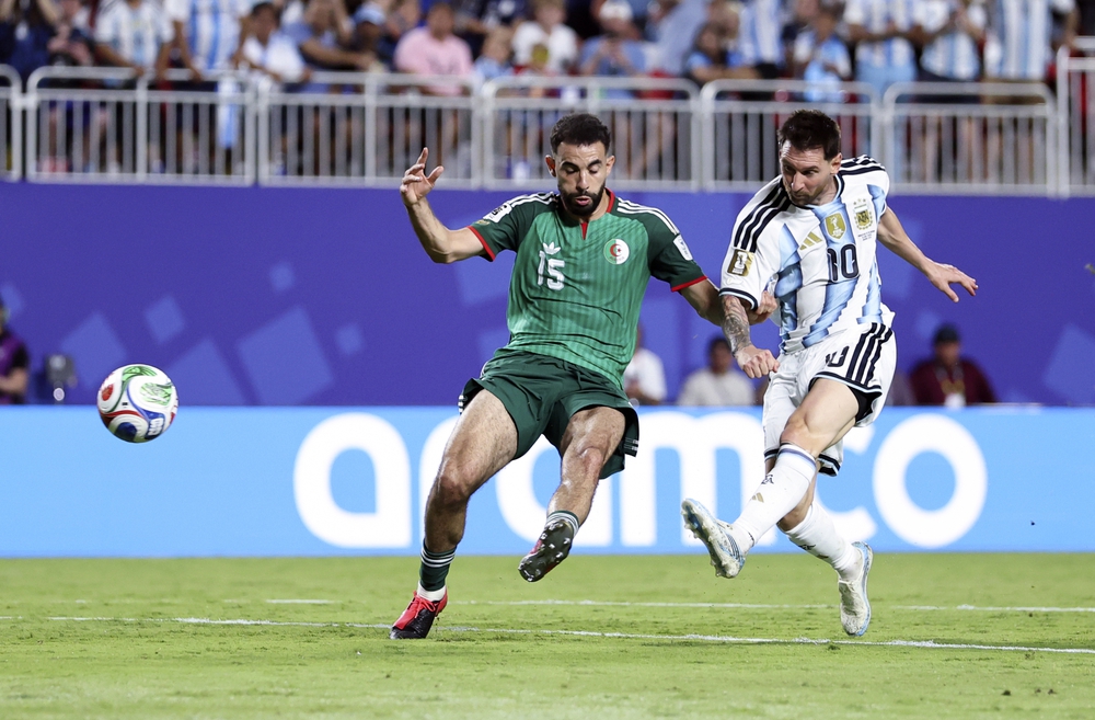 Messi là huyền thoại bất tử - Ảnh 1.