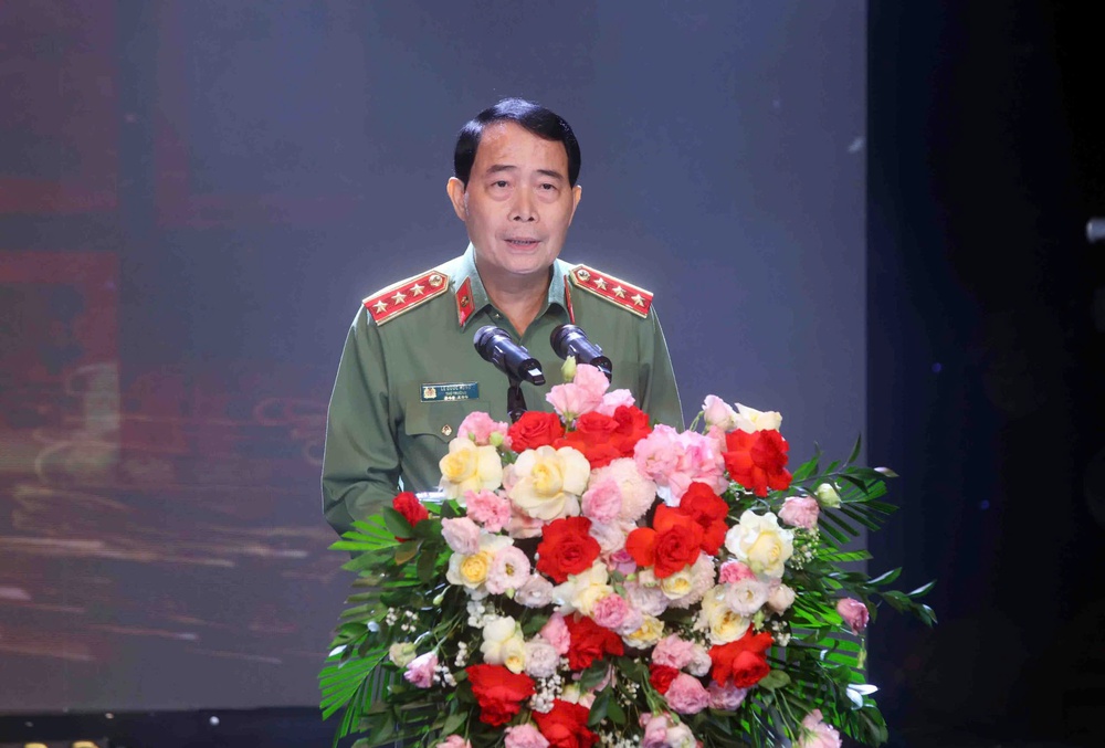 Khơi nguồn những tác phẩm báo chí "Vì an ninh Tổ quốc và bình yên cuộc sống" - Ảnh 2. Khơi nguồn những tác phẩm báo chí "Vì an ninh Tổ quốc và bình yên cuộc sống" - Ảnh 2.