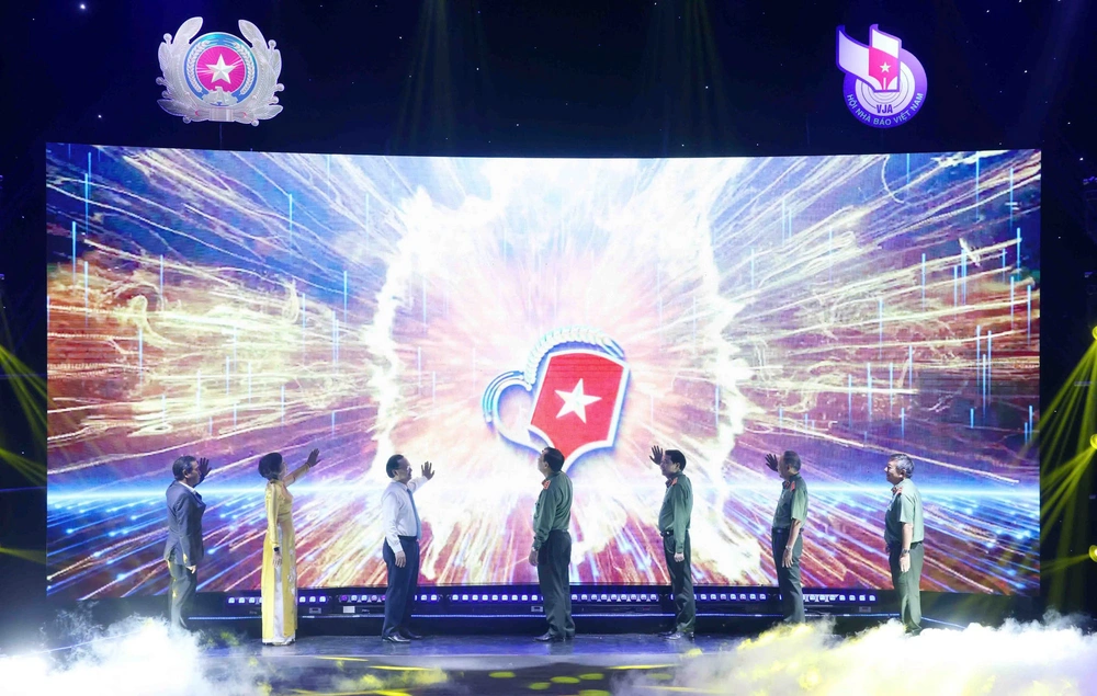 Khơi nguồn những tác phẩm báo chí "Vì an ninh Tổ quốc và bình yên cuộc sống" - Ảnh 1. Khơi nguồn những tác phẩm báo chí "Vì an ninh Tổ quốc và bình yên cuộc sống" - Ảnh 1.