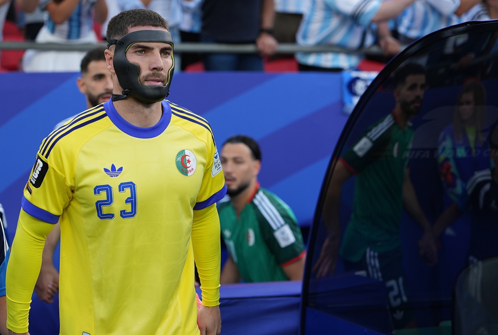 Vì sao con trai Zidane đeo mặt nạ khi đối đầu Messi ở World Cup 2026 - Ảnh 1. Vì sao con trai Zidane đeo mặt nạ khi đối đầu Messi ở World Cup 2026 - Ảnh 1.