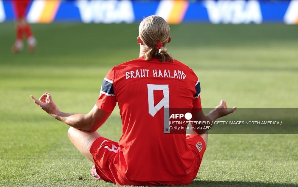 Cà phê World Cup: Cơn động đất trên áo của Erling Haaland - Ảnh 1. Cà phê World Cup: Cơn động đất trên áo của Erling Haaland - Ảnh 1.