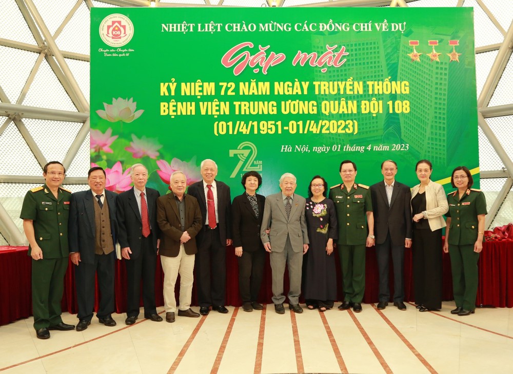 Giáo sư, Tiến sĩ Vũ Bằng Đình: Người chiến sĩ áo trắng, người thi sĩ trọn đời vì người bệnh - Ảnh 2. Giáo sư, Tiến sĩ Vũ Bằng Đình: Người chiến sĩ áo trắng, người thi sĩ trọn đời vì người bệnh - Ảnh 2.