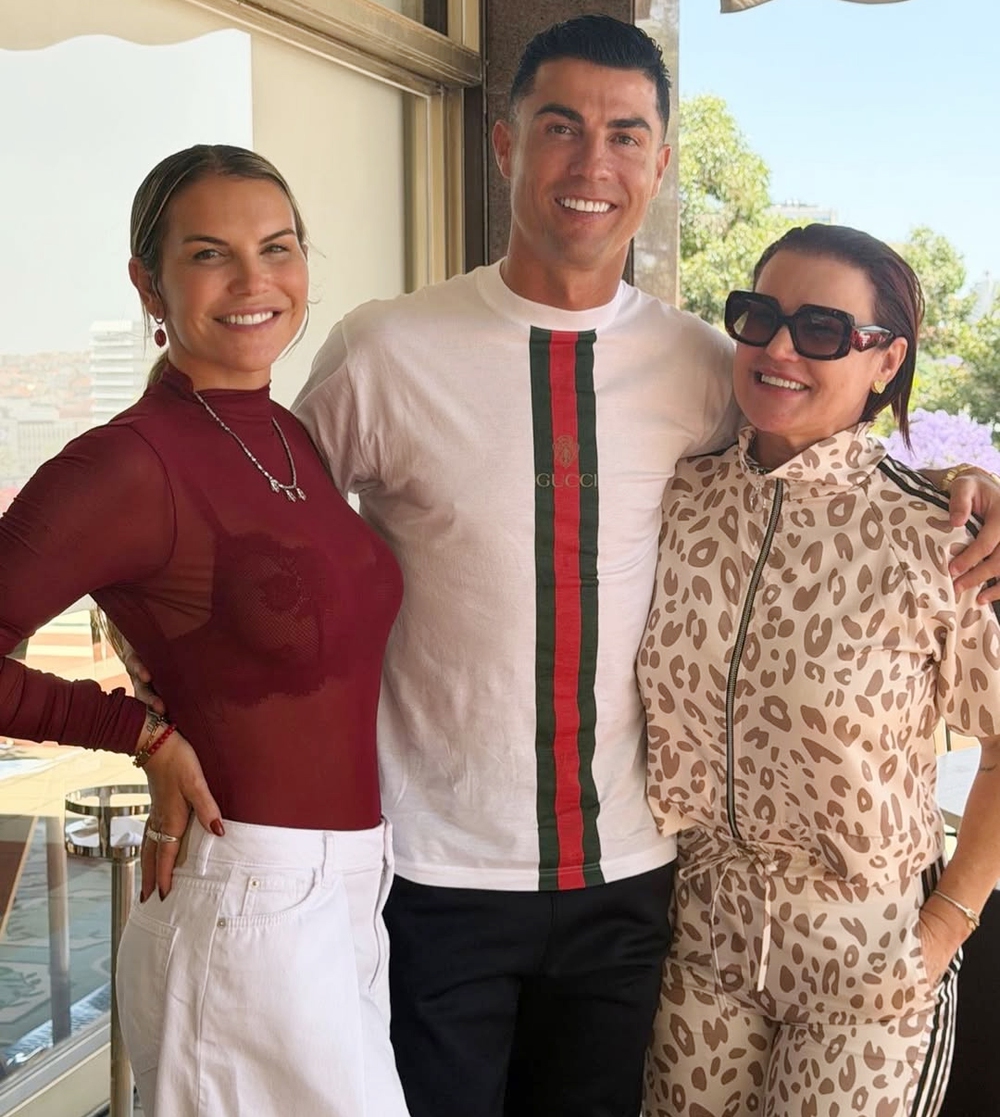 Chị gái Ronaldo chê cả tuyển Bồ Đào Nha - Ảnh 1. Chị gái Ronaldo chê cả tuyển Bồ Đào Nha - Ảnh 1.