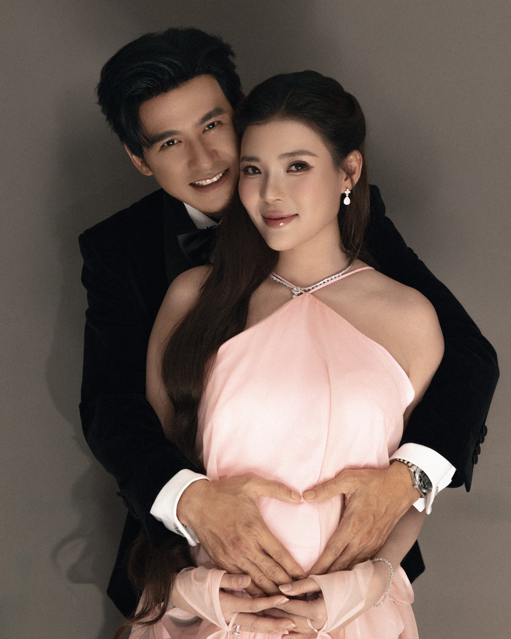 Thúy Diễm: "Tôi muốn là hậu phương để anh Thành yên tâm phát triển sự nghiệp" - Ảnh 3. Thúy Diễm: "Tôi muốn là hậu phương để anh Thành yên tâm phát triển sự nghiệp" - Ảnh 3.