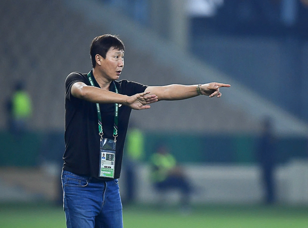 Tin nóng bóng đá Việt hôm nay 19/6: HLV Kim Sang Sik không dẫn dắt Olympic Việt Nam dự ASIAD - Ảnh 1.