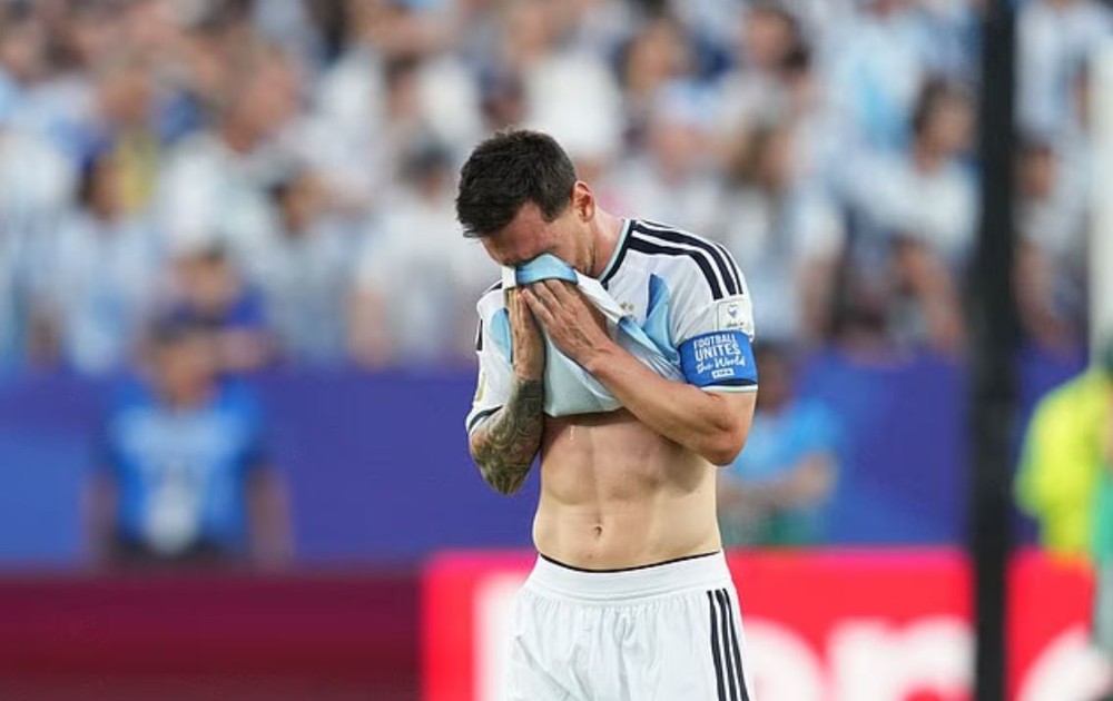 Tin nóng thể thao sáng 19/06: Messi lên tiếng về tin cha anh qua đời, Thần đồng 2k5 lập kỷ lục World Cup - Ảnh 1. Tin nóng thể thao sáng 19/06: Messi lên tiếng về tin cha anh qua đời, Thần đồng 2k5 lập kỷ lục World Cup - Ảnh 1.