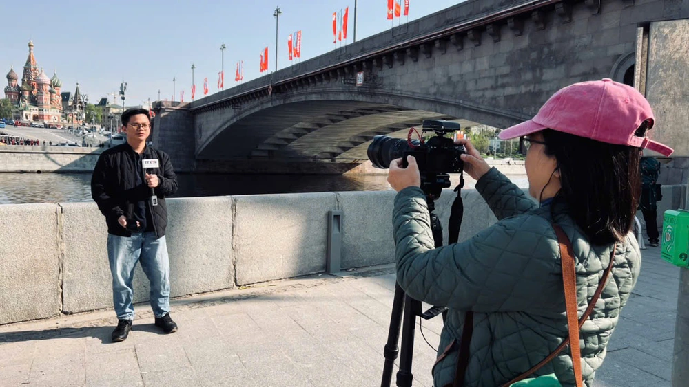 Bài 21/6 - Nhà báo Tâm Hằng, đưa tin từ Liên bang Nga: "Dấu chấm" đáng tin cậy cho độc giả - Ảnh 2. Bài 21/6 - Nhà báo Tâm Hằng, đưa tin từ Liên bang Nga: "Dấu chấm" đáng tin cậy cho độc giả - Ảnh 2.