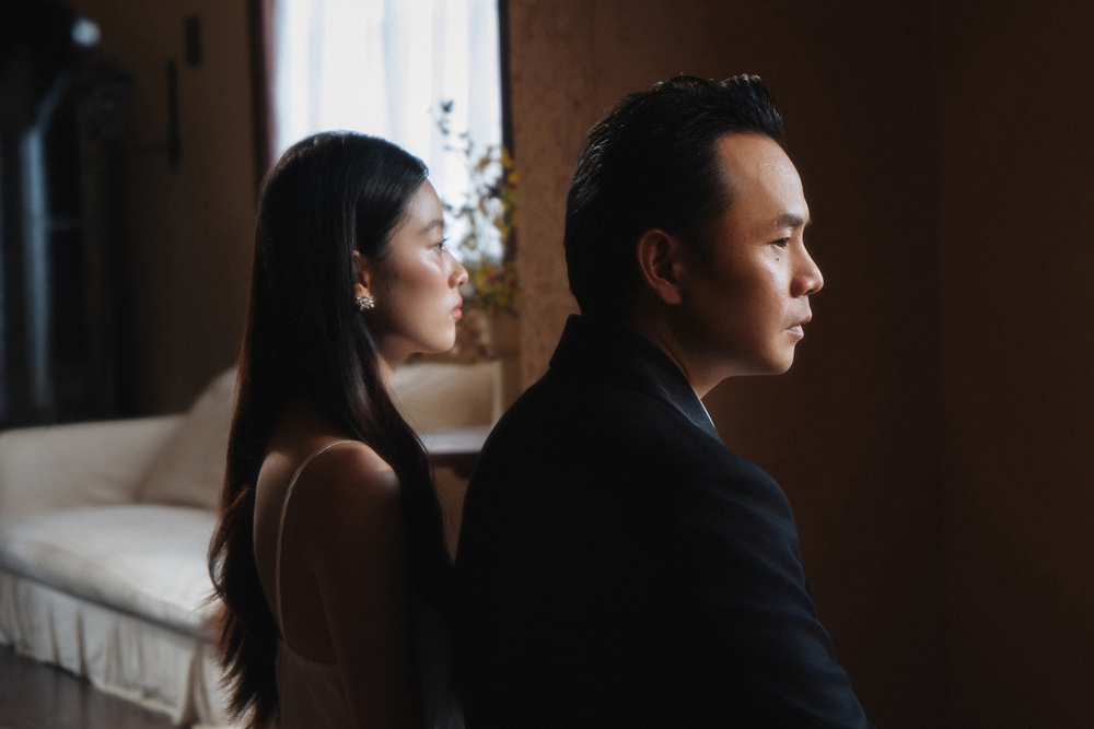 Binz kể lời xin lỗi muộn màng trong MV “Hững hờ” - Ảnh 2. Binz kể lời xin lỗi muộn màng trong MV “Hững hờ” - Ảnh 2.