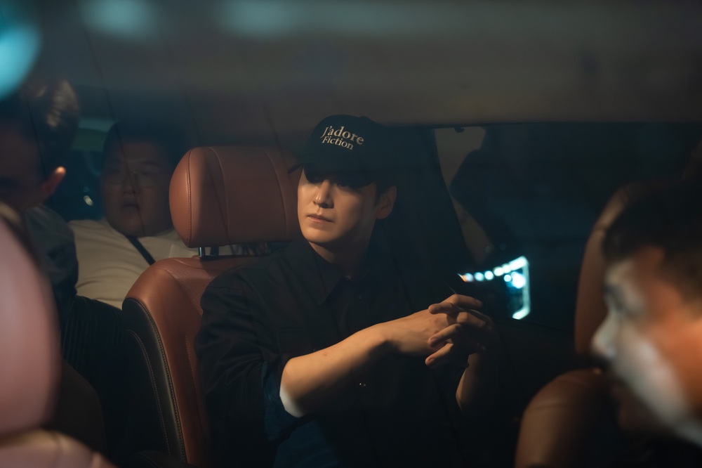 Kim Bum được fan vây kín khi đến Hà Nội - Ảnh 3. Kim Bum được fan vây kín khi đến Hà Nội - Ảnh 3.