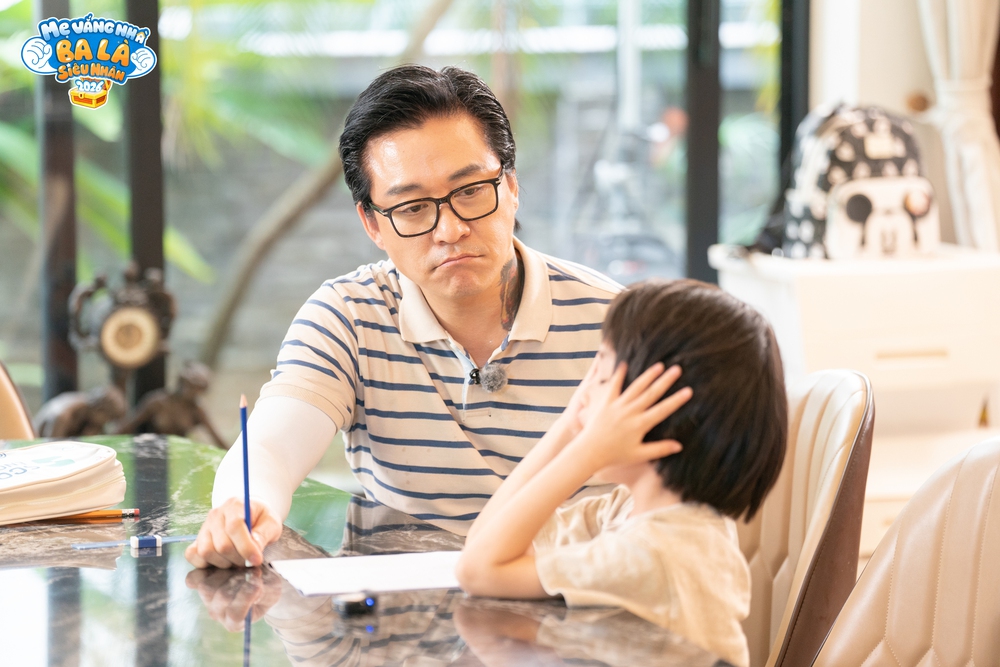 Tuấn Hưng lần đầu tiết lộ áp lực phải đóng "vai ác" trong gia đình - Ảnh 1. Tuấn Hưng lần đầu tiết lộ áp lực phải đóng "vai ác" trong gia đình - Ảnh 1.