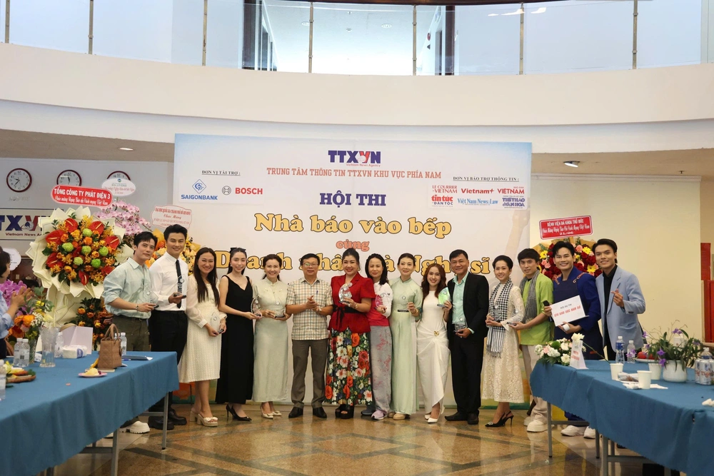 Khi “ngòi bút” bén duyên cùng “sân khấu” và “thương trường” nơi gian bếp - Ảnh 2. Khi “ngòi bút” bén duyên cùng “sân khấu” và “thương trường” nơi gian bếp - Ảnh 2.