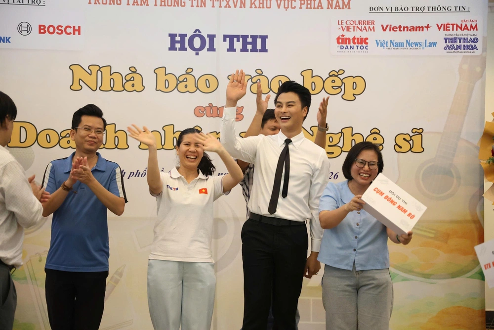 Khi “ngòi bút” bén duyên cùng “sân khấu” và “thương trường” nơi gian bếp - Ảnh 3. Khi “ngòi bút” bén duyên cùng “sân khấu” và “thương trường” nơi gian bếp - Ảnh 3.