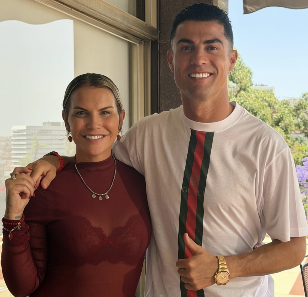 Chị gái Ronaldo gây bão World Cup 2026: Chê tuyển Bồ Đào Nha, 'thả tim' bài viết chỉ trích Bruno Fernandes - Ảnh 1. Chị gái Ronaldo gây bão World Cup 2026: Chê tuyển Bồ Đào Nha, 'thả tim' bài viết chỉ trích Bruno Fernandes - Ảnh 1.