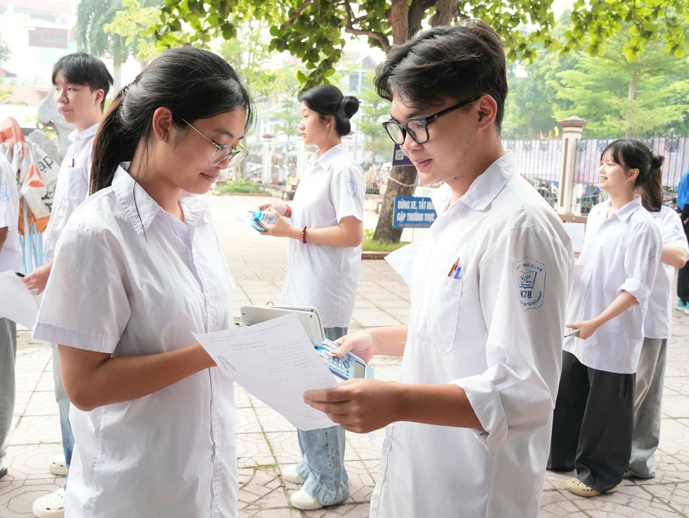 Chính thức công bố đáp án thi tốt nghiệp Trung học Phổ thông 2026 - Ảnh 1. Chính thức công bố đáp án thi tốt nghiệp Trung học Phổ thông 2026 - Ảnh 1.