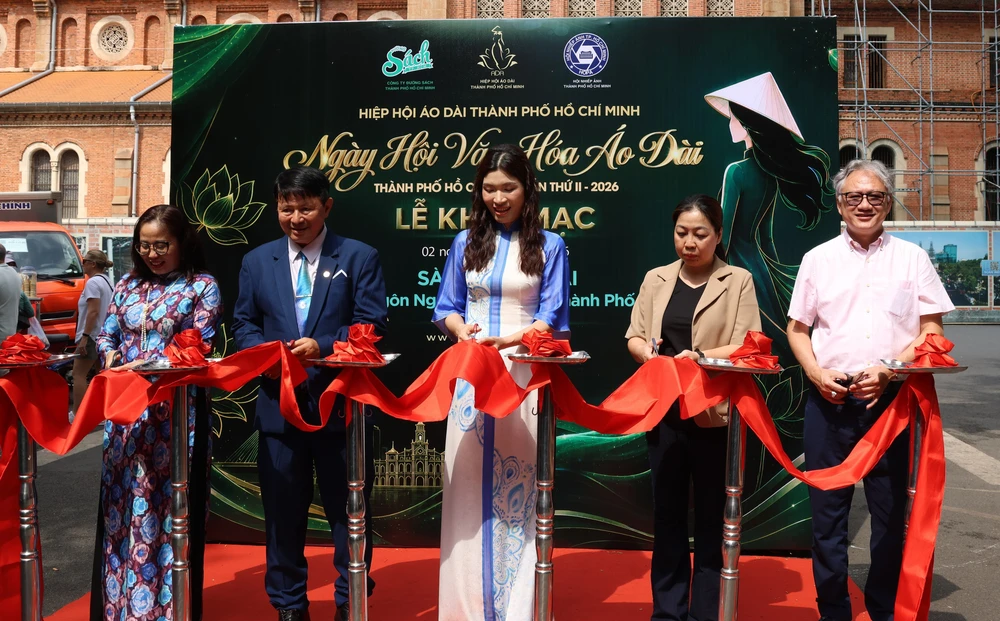 Đưa áo dài từ giá trị truyền thống trở thành nguồn lực sáng tạo mới - Ảnh 1.