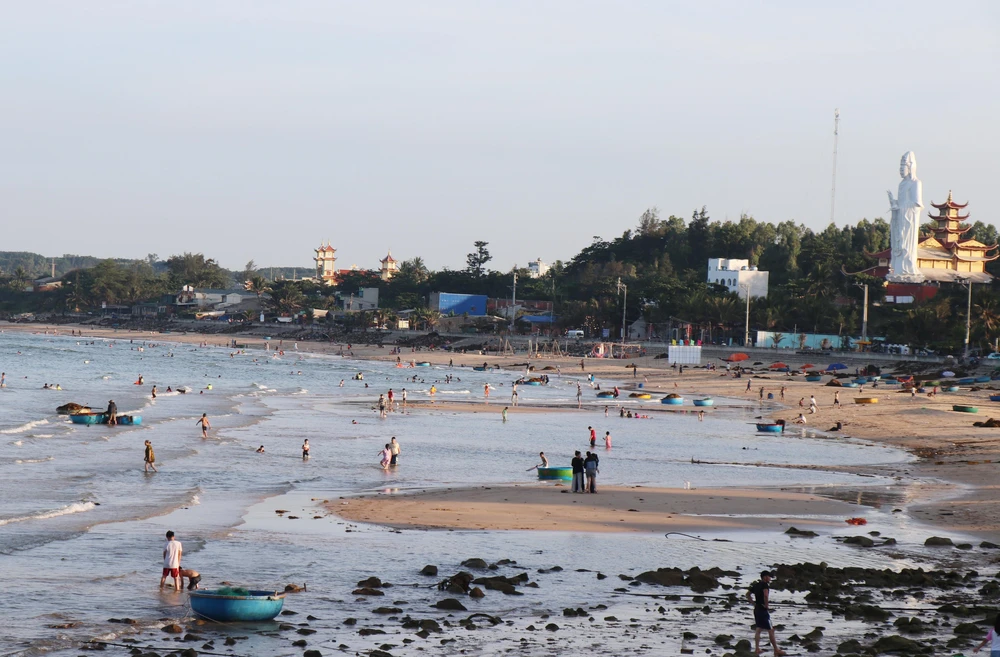 Quảng Ngãi: Khám phá vẻ đẹp Làng chài Phước Thiện những ngày thủy triều rút - Ảnh 11.