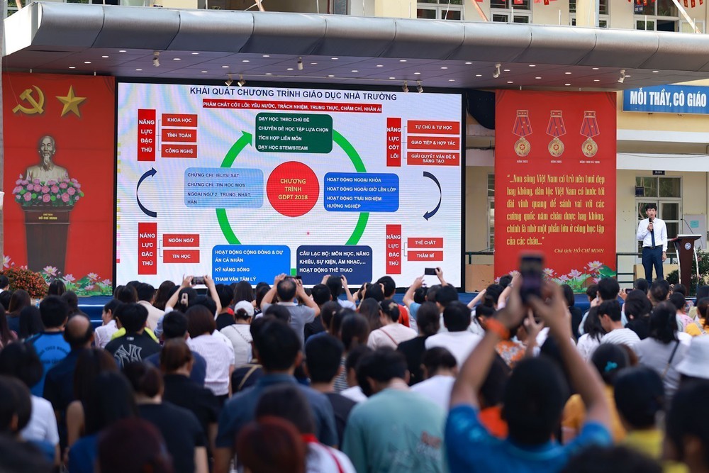 Điểm chuẩn lớp 10 chuyên tại Thành phố Hồ Chí Minh biến động mạnh - Ảnh 1. Điểm chuẩn lớp 10 chuyên tại Thành phố Hồ Chí Minh biến động mạnh - Ảnh 1.