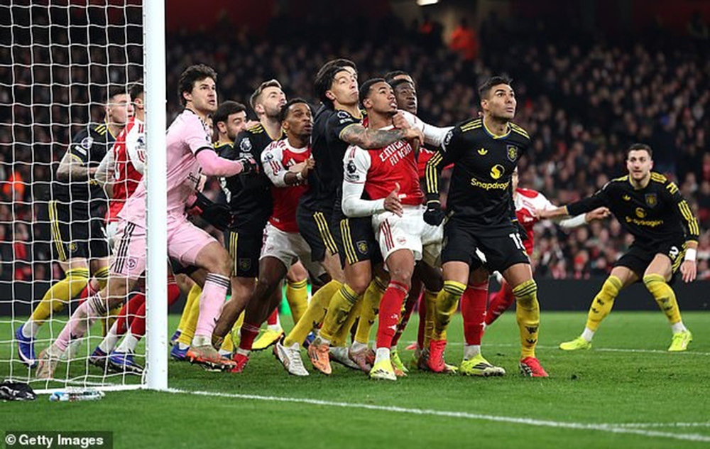 FIFA ra luật mới áp dụng ở World Cup, truyền thông gọi là 'luật chống Arsenal' - Ảnh 1. FIFA ra luật mới áp dụng ở World Cup, truyền thông gọi là 'luật chống Arsenal' - Ảnh 1.