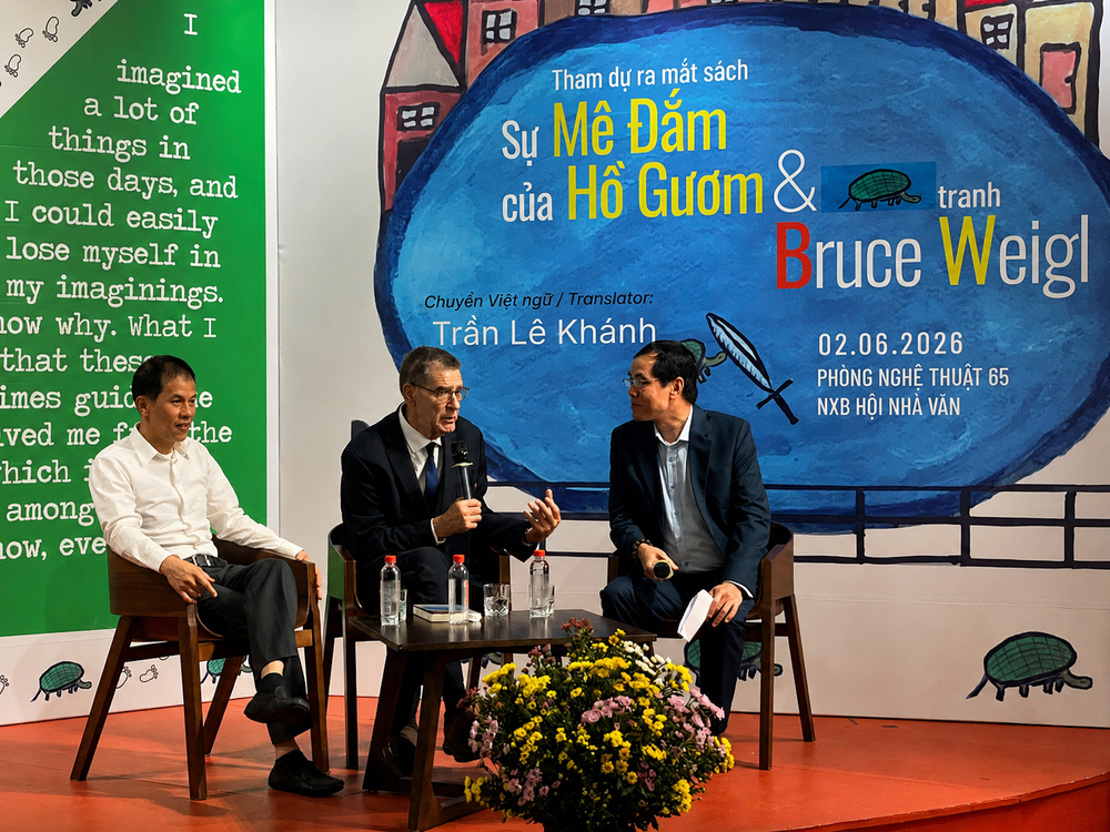 Hà Nội trong sự mê đắm của một nhà thơ Mỹ - Ảnh 5. Hà Nội trong sự mê đắm của một nhà thơ Mỹ - Ảnh 5.