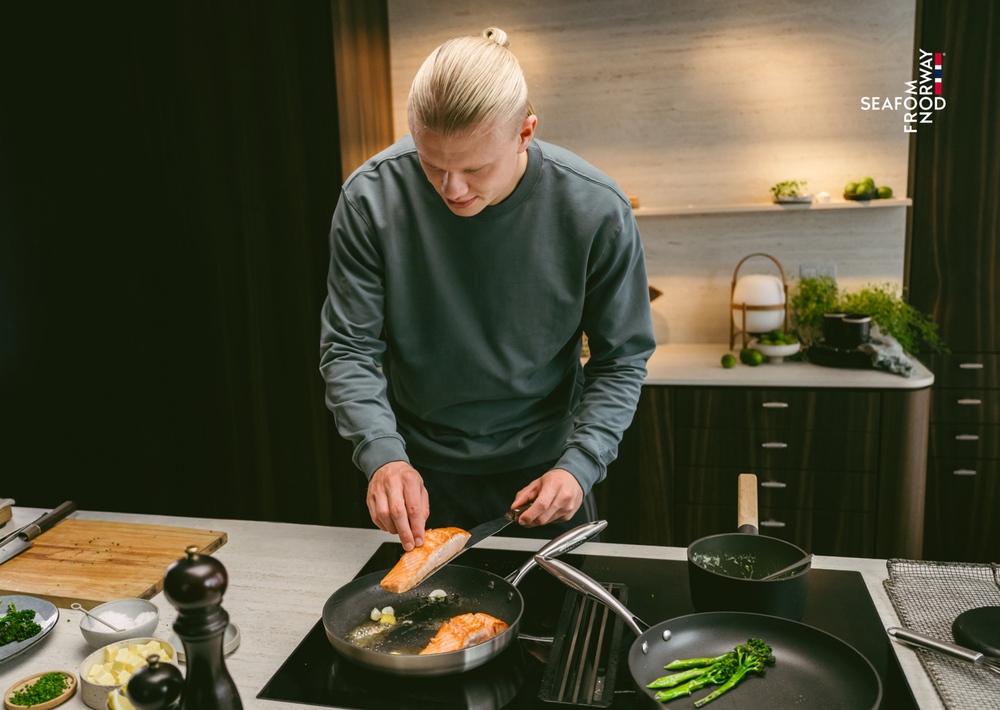 Erling Haaland và cá hồi Na Uy: Từ sân cỏ World Cup đến những bữa ăn hàng ngày - Ảnh 2. Erling Haaland và cá hồi Na Uy: Từ sân cỏ World Cup đến những bữa ăn hàng ngày - Ảnh 2.