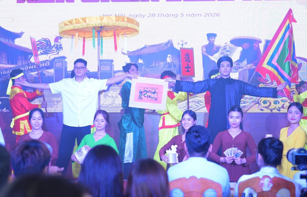 Tranh Đông Hồ tươi mới qua lăng kính sáng tạo của người trẻ - Ảnh 5. Tranh Đông Hồ tươi mới qua lăng kính sáng tạo của người trẻ - Ảnh 5.