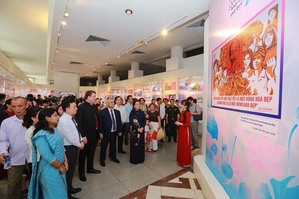 Khai mạc Triển lãm "Những tấm gương bình dị mà cao quý" năm 2026 - Ảnh 2. Khai mạc Triển lãm "Những tấm gương bình dị mà cao quý" năm 2026 - Ảnh 2.