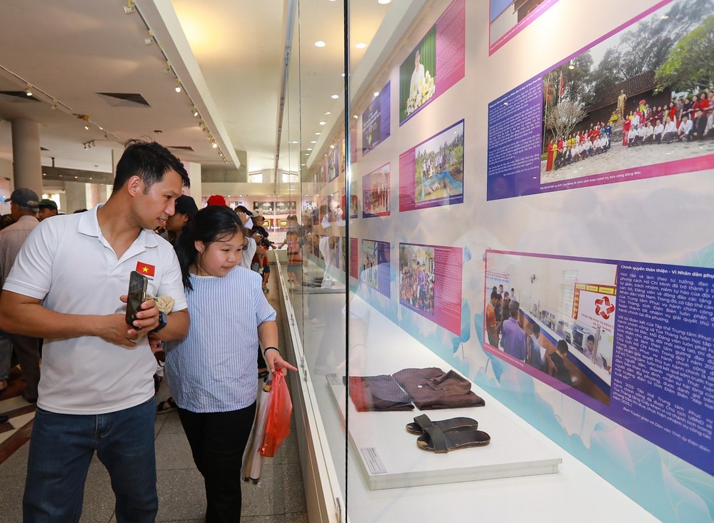 Khai mạc Triển lãm "Những tấm gương bình dị mà cao quý" năm 2026 - Ảnh 5. Khai mạc Triển lãm "Những tấm gương bình dị mà cao quý" năm 2026 - Ảnh 5.