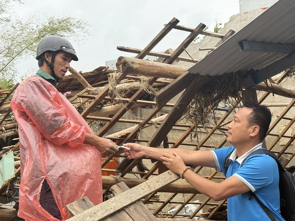Bài 21/6 - Nhà báo Nguyễn Tường Quân, PV TTXVN tại Đắk Lắk: Qua trận lũ, tôi càng thêm gắn bó với địa bàn - Ảnh 3. Bài 21/6 - Nhà báo Nguyễn Tường Quân, PV TTXVN tại Đắk Lắk: Qua trận lũ, tôi càng thêm gắn bó với địa bàn - Ảnh 3.